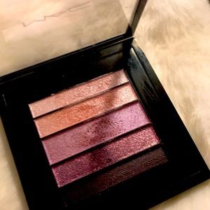 MAC pink veluxe pearl eyeshadow pallet
